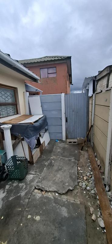 6 Bedroom Property for Sale in Ravensmead Western Cape